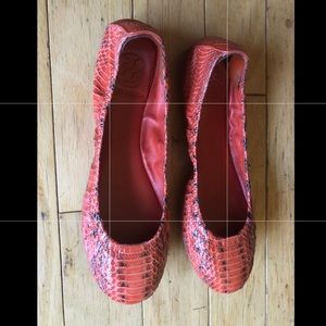 Tory Burch sz 7 Eddie flats  orange snakeskin